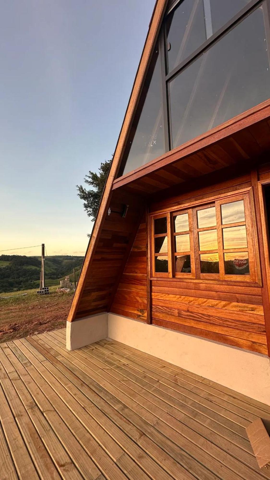 Suisse Chalet By Montjacui - Com Jacuzzi Cunha Exterior photo